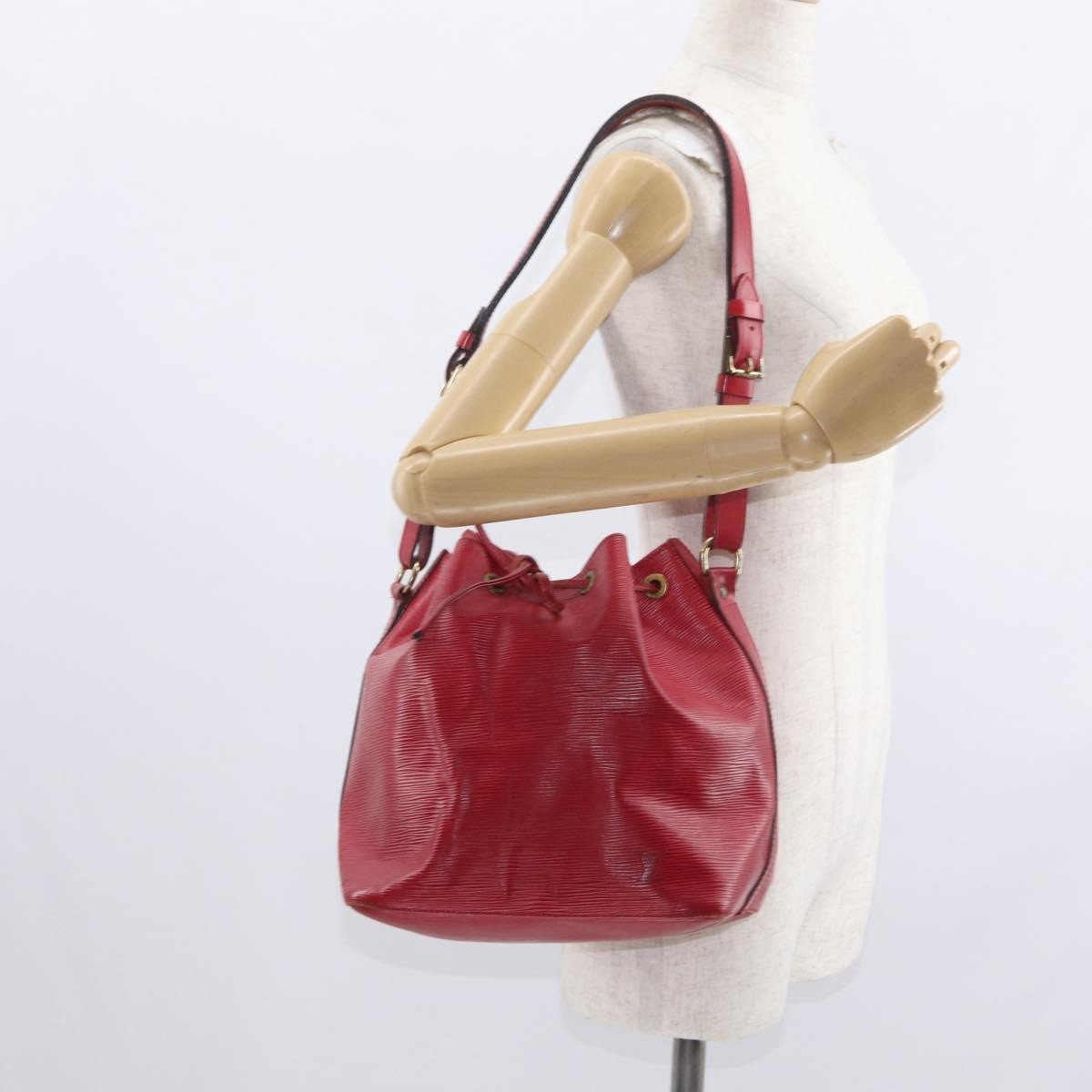 Louis Vuitton Petit Noe Handbag Epi Leather Red Leather Shoulder Bag Bag (Pre-Owned)