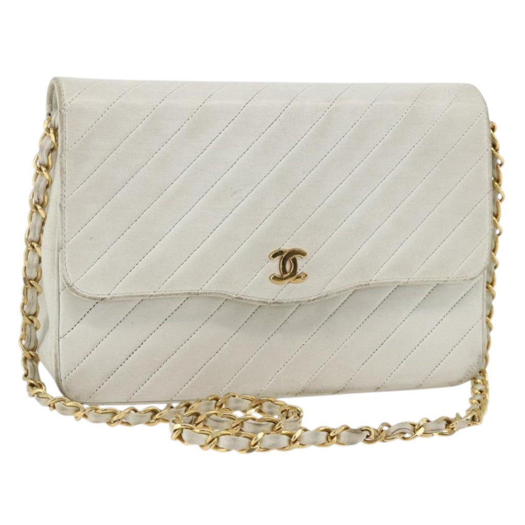 Chanel Matelasse Chain Shoulder Bag Leather White Leather Shoulder Bag Bag (Pre-Owned)