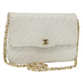 Chanel Matelasse Chain Shoulder Bag Leather White Leather Shoulder Bag Bag (Pre-Owned)