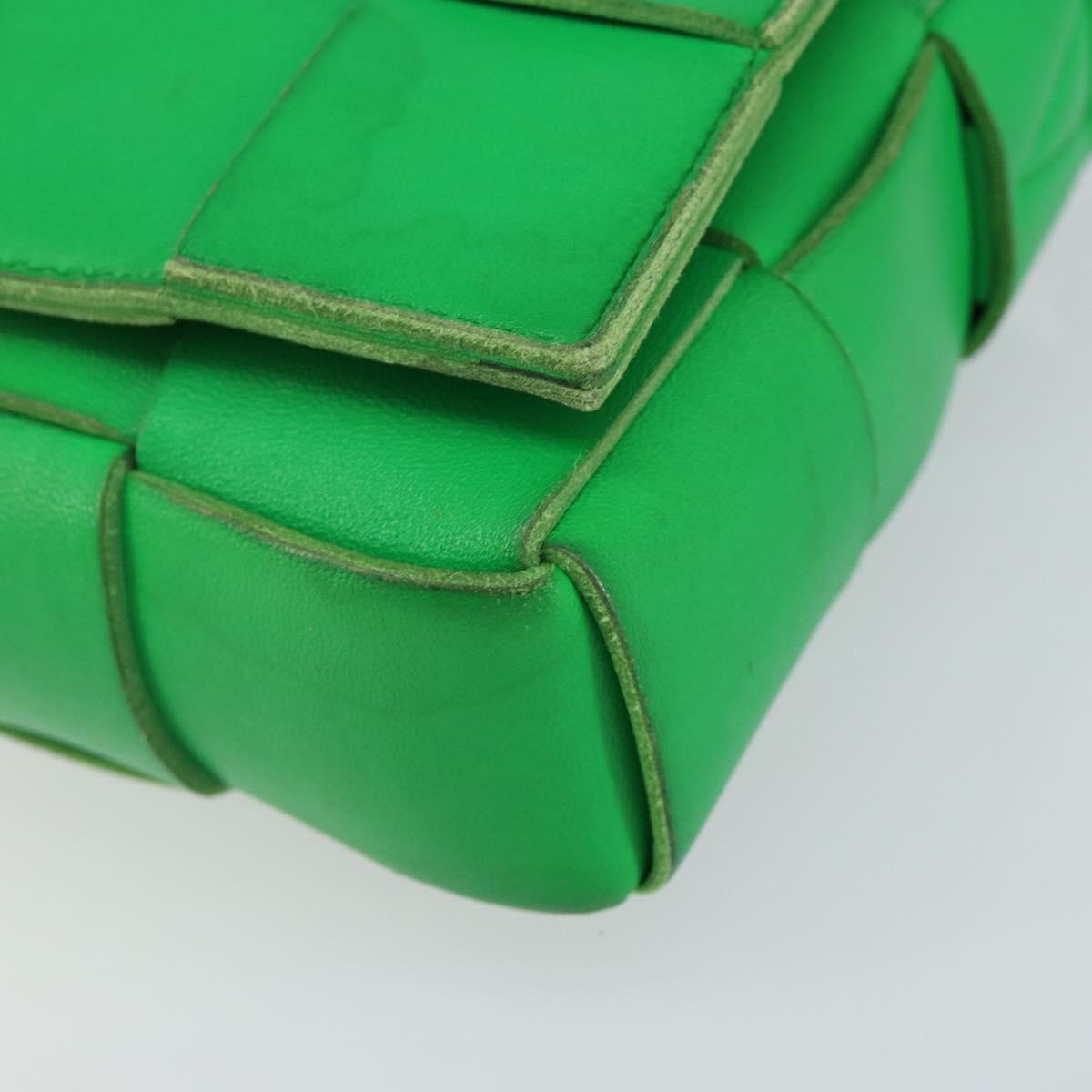Bottega Veneta Cassette Crossbody Bag Maxi Intrecciato Leather Green Leather Bag (Pre-Owned)