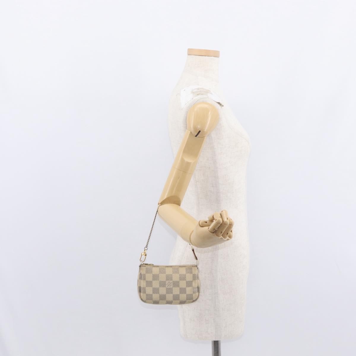 Louis Vuitton Mini Pochette Accessoires Damier Canvas White Canvas Clutche & Pouche Bag (Pre-Owned)