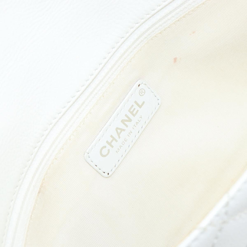 Chanel Vintage Timeless Cc Adjustable Shoulder Bag Quilted Calfskin White Leather Shoulder Bag Bag (Pre-Owned)