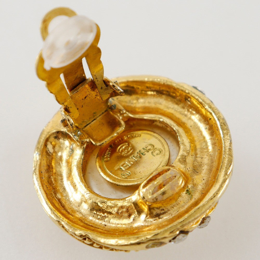 Chanel Vintage Round Clip-On Earrings Metal With Faux Pearl Gold Gold_Plated Earrings Jewelry (Pre-Owned)