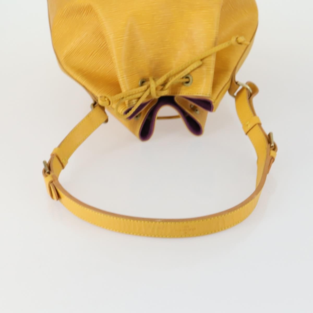 Louis Vuitton Noe Handbag Epi Leather Yellow Leather Shoulder Bag Bag (Pre-Owned)