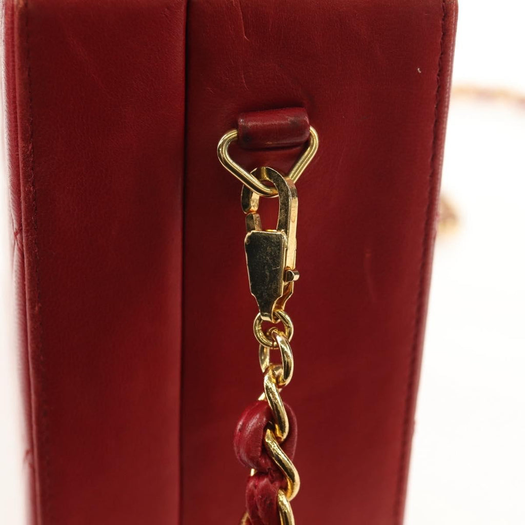 Chanel Matelasse Chain Shoulder Bag Leather Red Leather Shoulder Bag Bag (Pre-Owned)