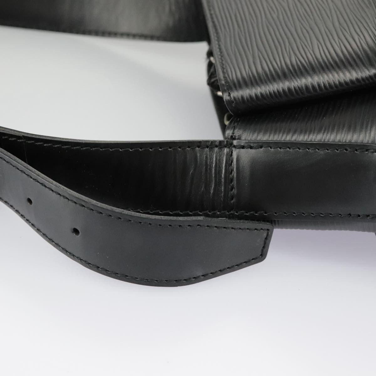 Louis Vuitton Vintage Sac D'epaule Handbag Epi Leather Black Leather Shoulder Bag Bag (Pre-Owned)