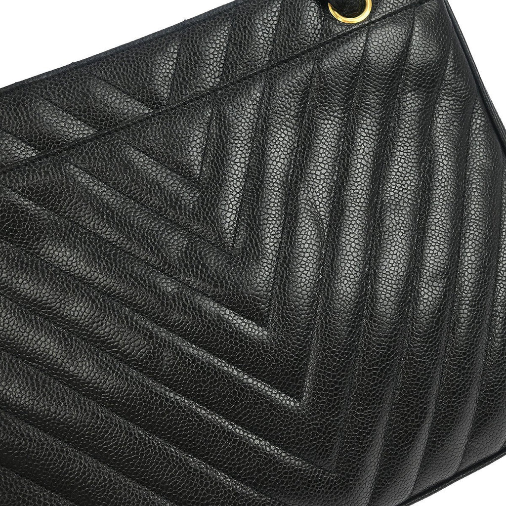 Chanel Vintage Zip Shoulder Bag Chevron Caviar Black Leather Shoulder Bag Bag (Pre-Owned)