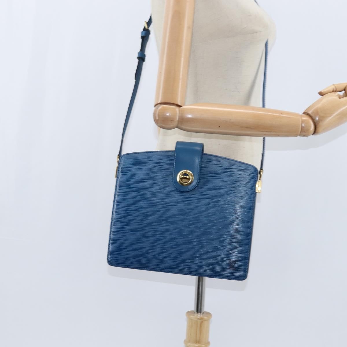 Louis Vuitton Capucines Shoulder Bag Epi Leather Blue Leather Shoulder Bag Bag (Pre-Owned)