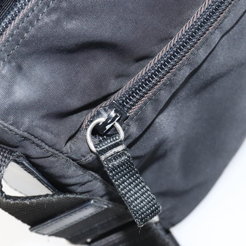 Prada Front Zip Messenger Bag Tessuto Black Nylon Shoulder Bag Bag (Pre-Owned)