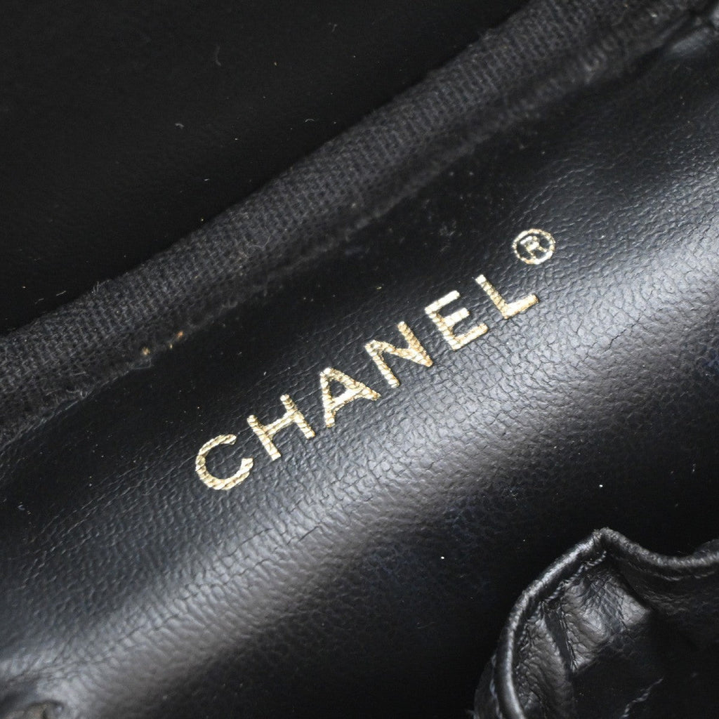 Chanel Vintage Timeless Cosmetic Case Caviar Black Leather Handbag (Pre-Owned)