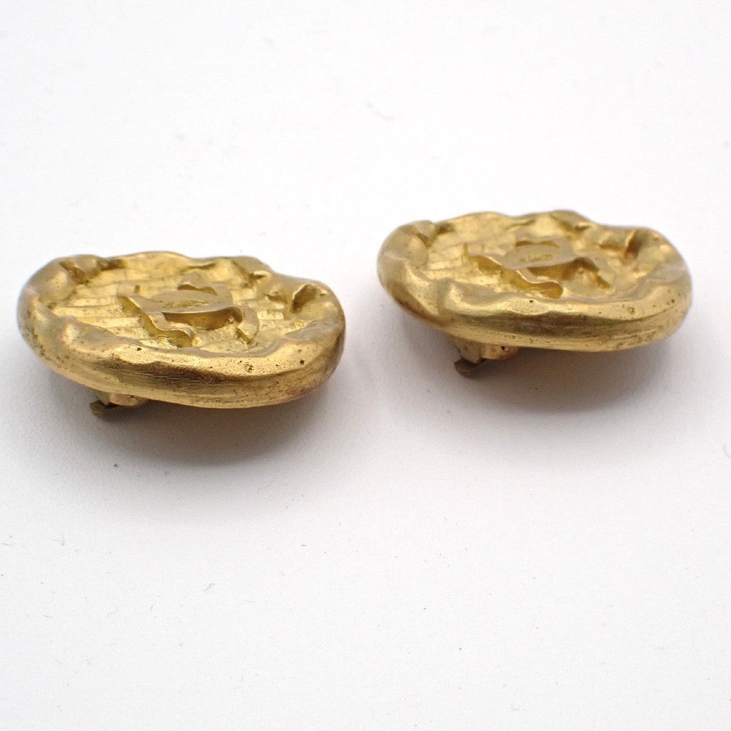 Chanel Vintage Cc Round Button Clip-On Earrings Metal Gold Gold_Plated Earrings Jewelry (Pre-Owned)