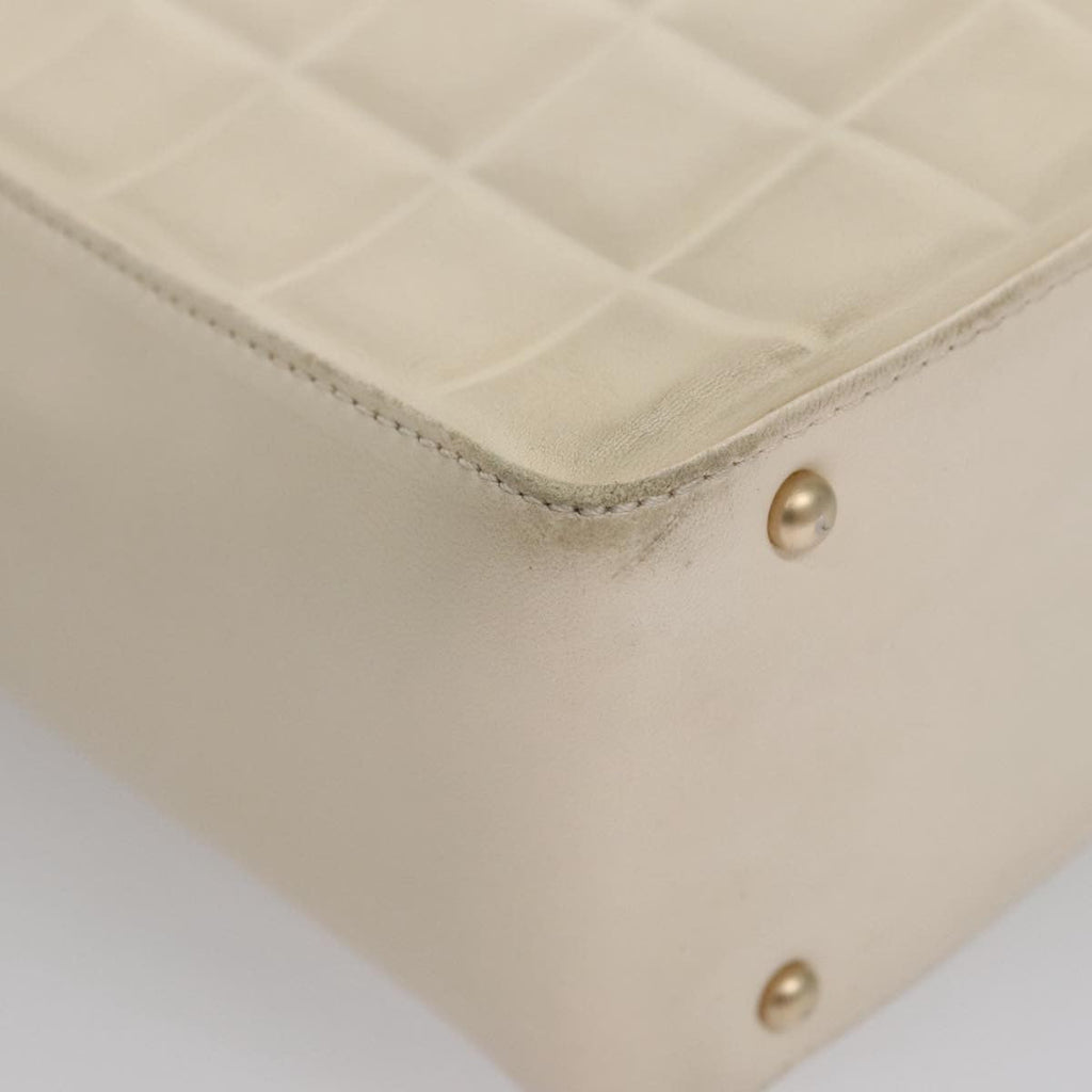 Chanel Chocolate Bar Cc Shoulder Bag Quilted Leather White Leather Shoulder Bag Bag (Pre-Owned)