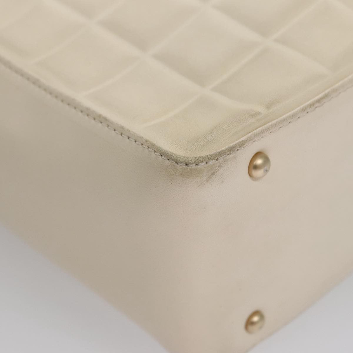 Chanel Chocolate Bar Cc Shoulder Bag Quilted Leather White Leather Shoulder Bag Bag (Pre-Owned)