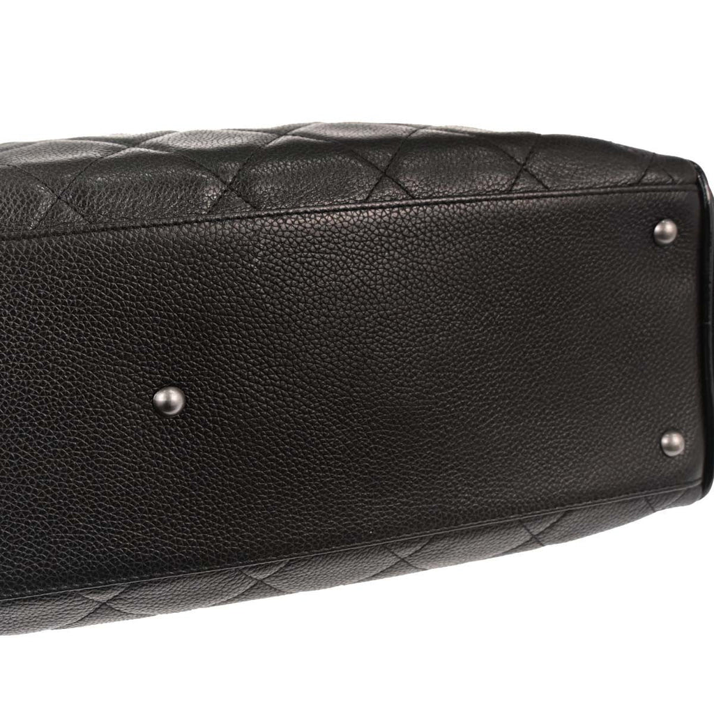 Chanel Embossed Logo Bowler Bag Quilted Caviar Black Leather Travel Bag Bag (Pre-Owned)