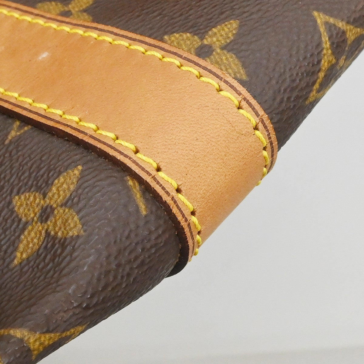 Louis Vuitton Keepall Bag Monogram Canvas Brown Canvas Travel Bag Bag (Pre-Owned)