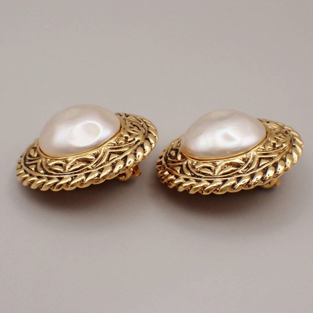 Chanel Vintage Round Chain Clip-On Earrings Metal With Faux Pearl Gold Gold_Plated Earrings Jewelry (Pre-Owned)