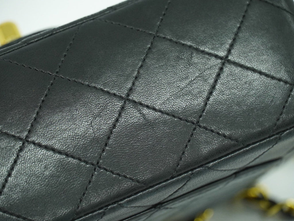 Chanel Vintage Square Classic Single Flap Bag Quilted Leather Black Leather Handbag (Pre-Owned)