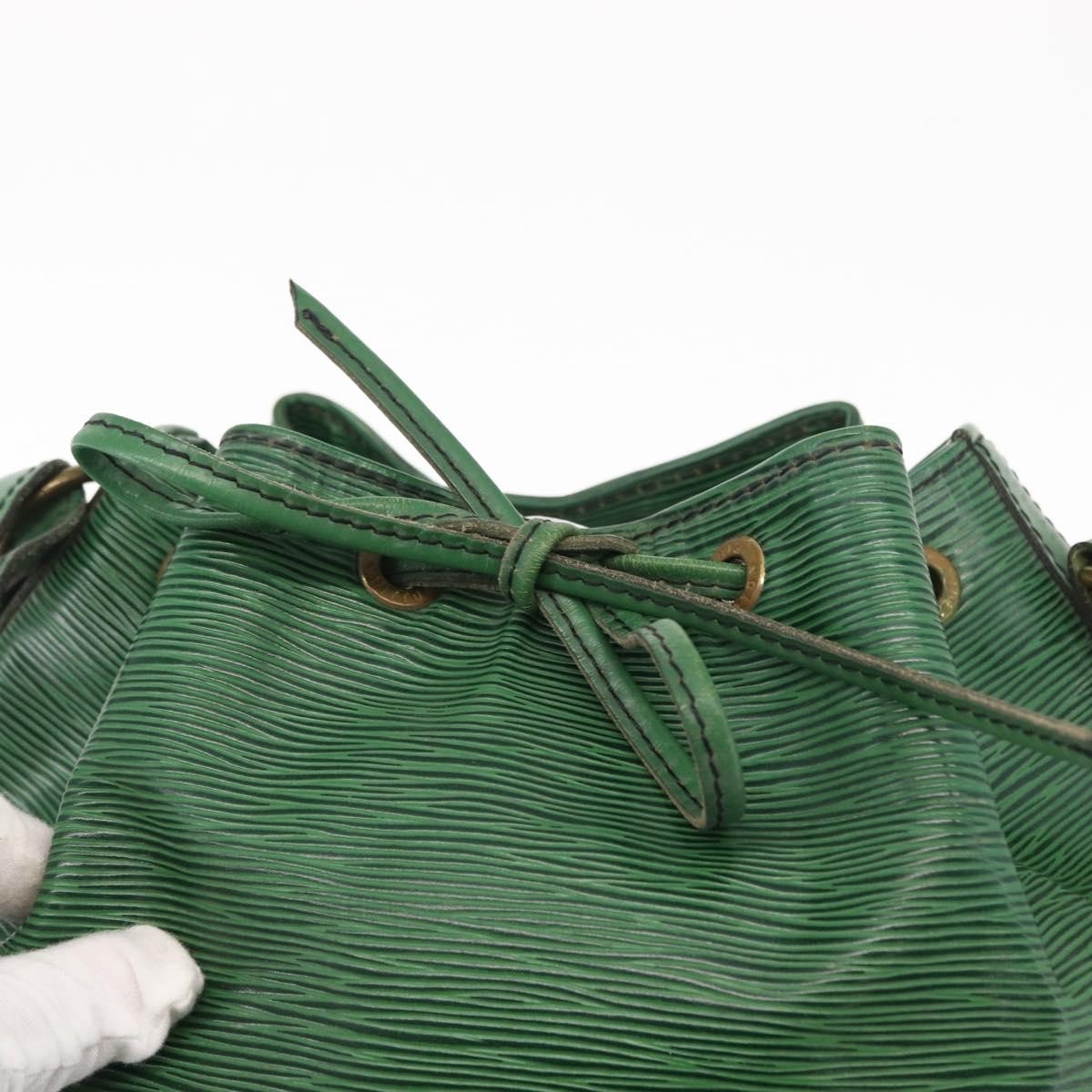 Louis Vuitton Noe Handbag Epi Leather Green Leather Shoulder Bag Bag (Pre-Owned)