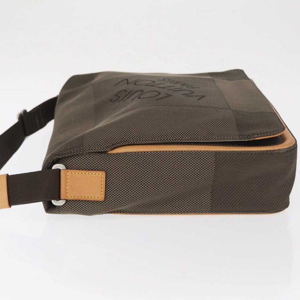 Louis Vuitton Terre Messenger Bag Damier Geant Canvas Brown Canvas Shoulder Bag Bag (Pre-Owned)