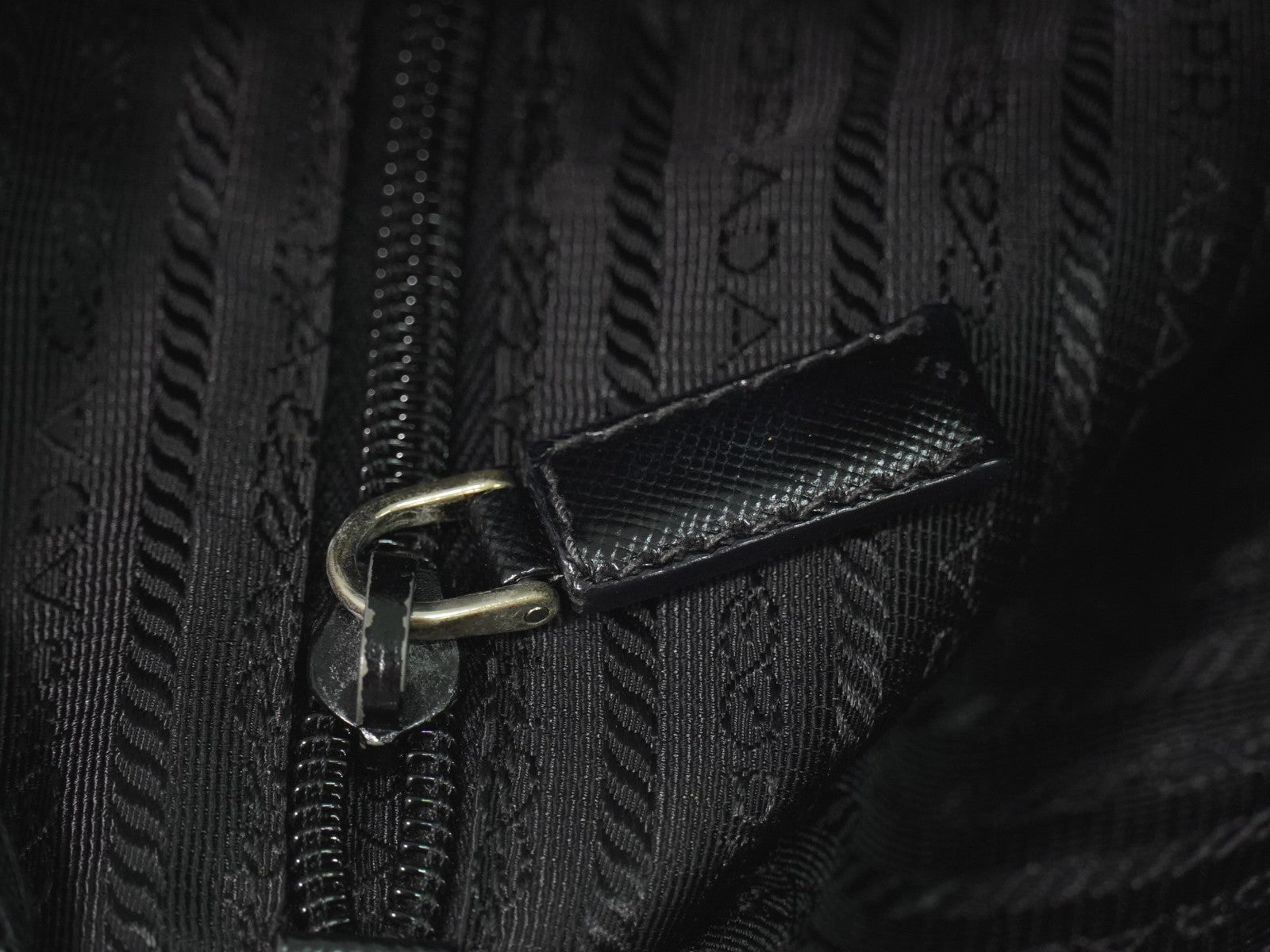 Prada Flat Messenger Bag Tessuto Black Nylon Shoulder Bag Bag (Pre-Owned)
