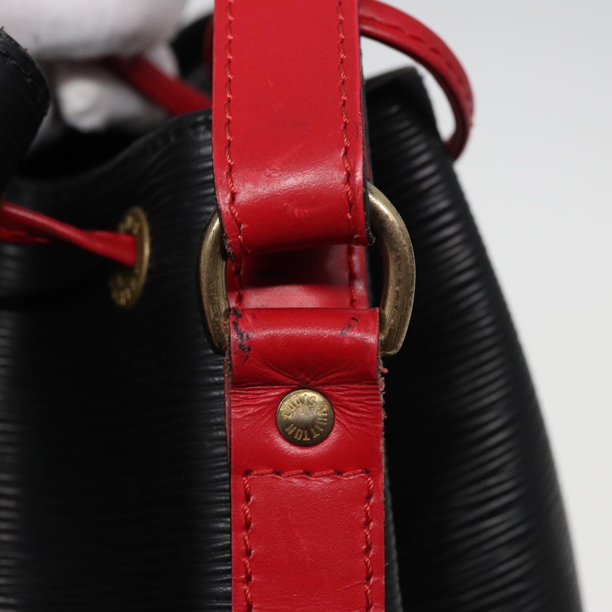 Louis Vuitton Bicolor Noe Handbag Epi Leather Black Leather Shoulder Bag Bag (Pre-Owned)
