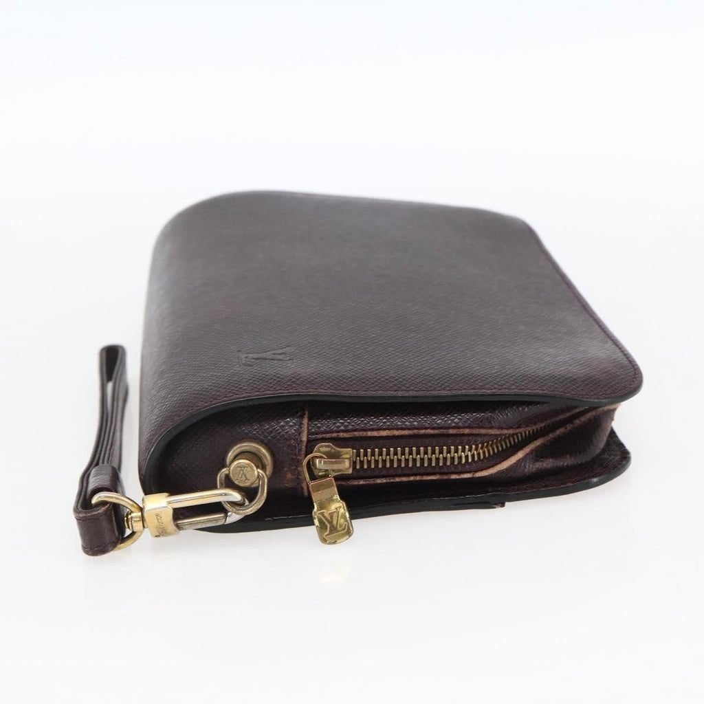 Louis Vuitton Pochette Baikal Clutch Taiga Leather Burgundy Leather Clutche & Pouche Bag (Pre-Owned)