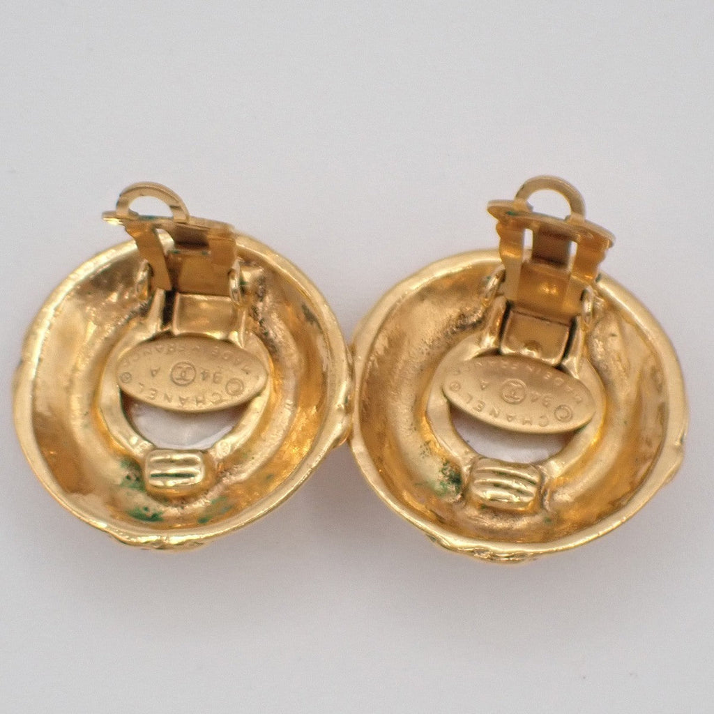 Chanel Vintage Round Clip-On Earrings Metal With Faux Pearl Gold Gold_Plated Earrings Jewelry (Pre-Owned)