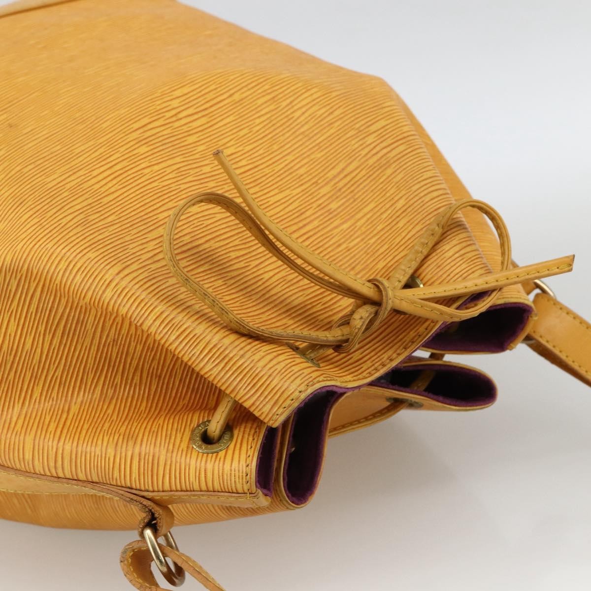 Louis Vuitton Noe Handbag Epi Leather Yellow Leather Shoulder Bag Bag (Pre-Owned)