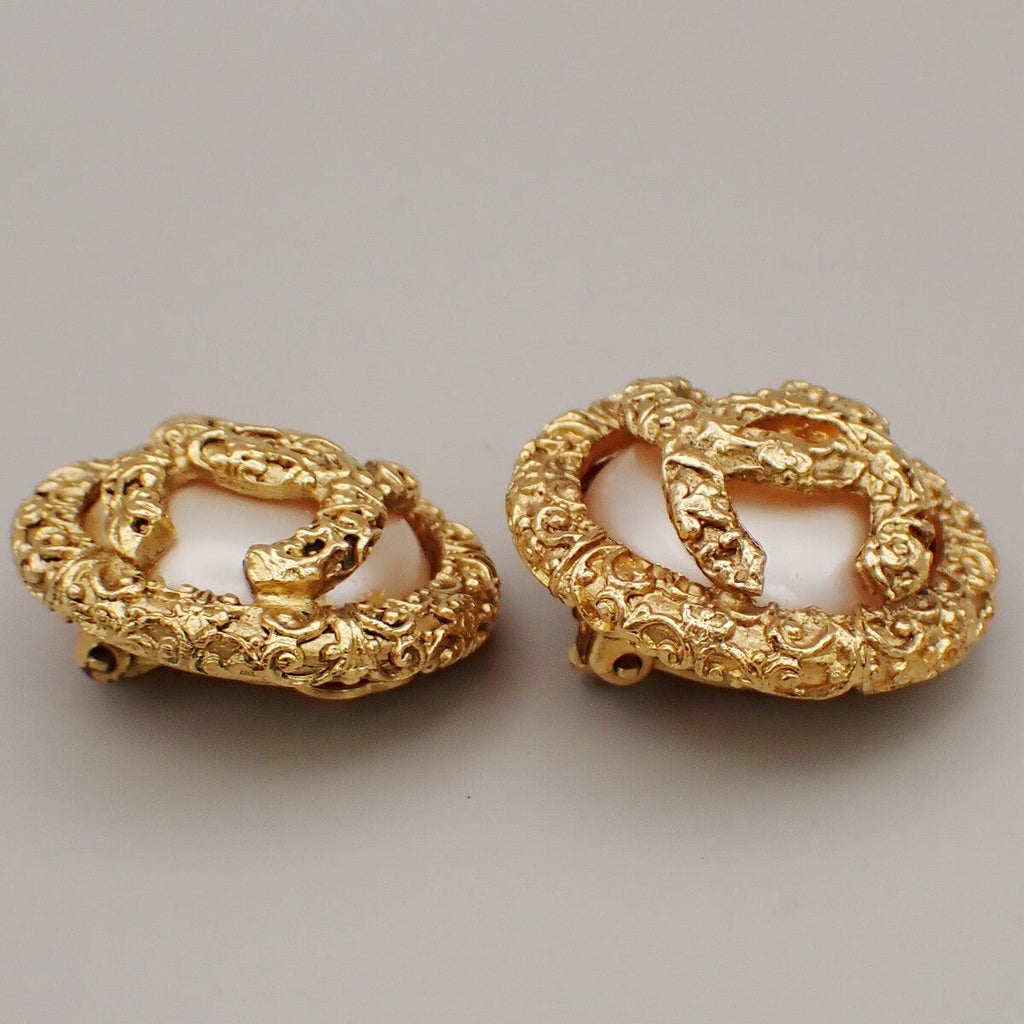Chanel Vintage Cc Logo Round Clip-On Earrings Metal With Crystals Gold Gold_Plated,Pearl Earrings Jewelry (Pre-Owned)