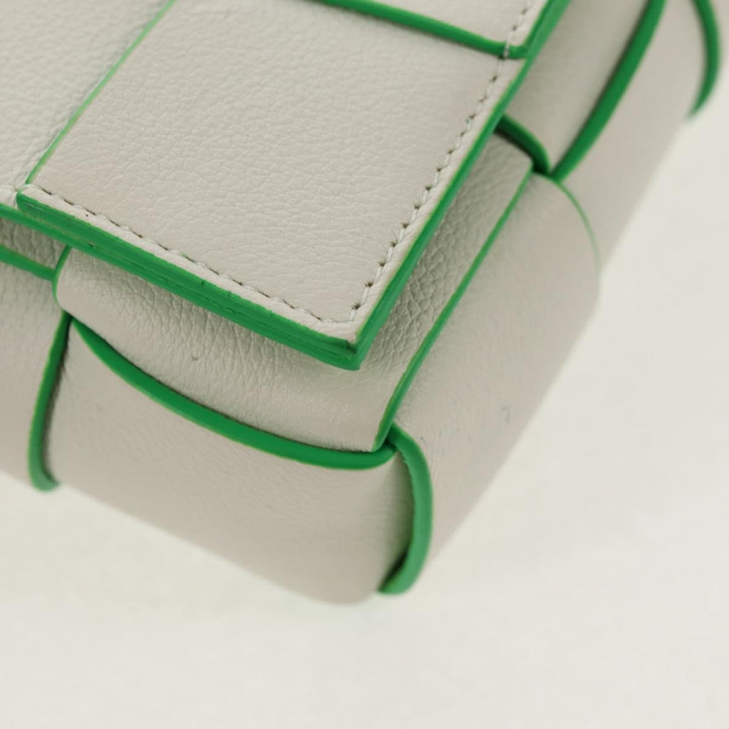 Bottega Veneta Cassette Crossbody Bag Maxi Intrecciato Leather White Leather Shoulder Bag Bag (Pre-Owned)