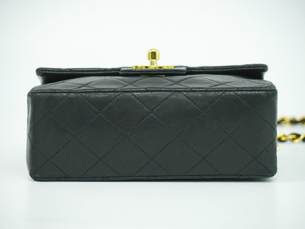 Chanel Vintage Square Classic Single Flap Bag Quilted Leather Black Leather Handbag (Pre-Owned)