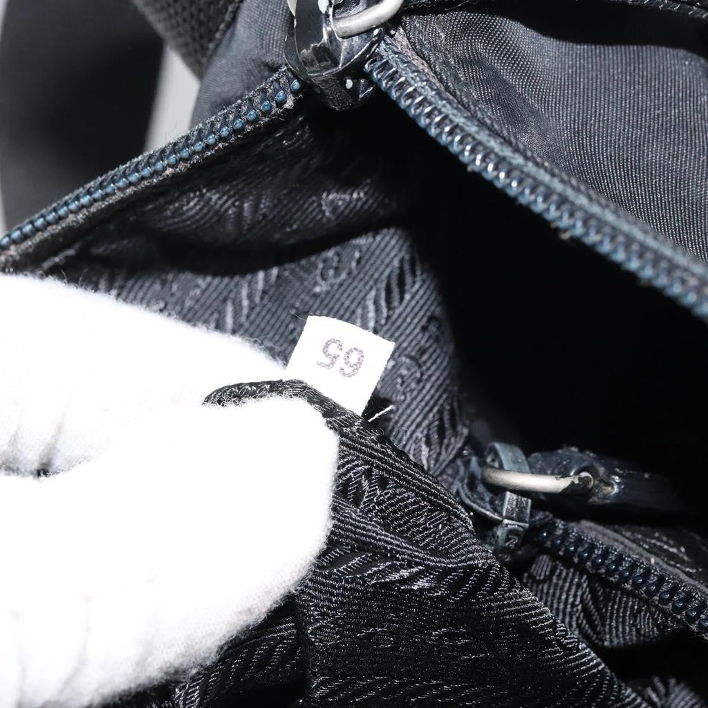 Prada Front Zip Messenger Bag Tessuto Black Nylon Shoulder Bag Bag (Pre-Owned)