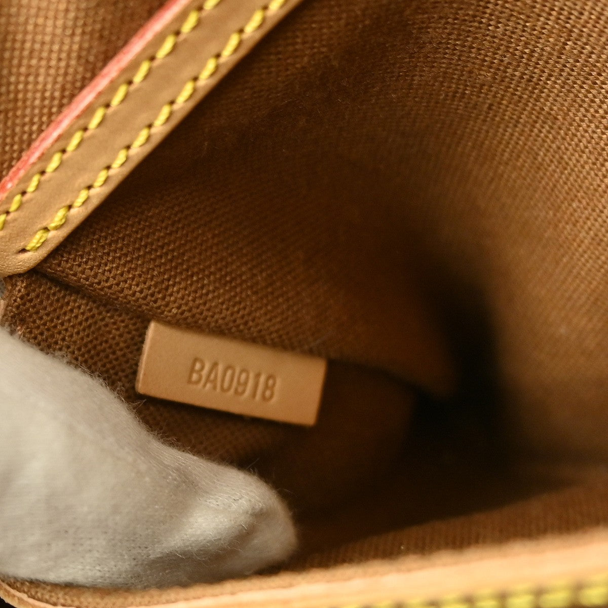 Louis Vuitton Alma Handbag Monogram Canvas Brown Canvas Handbag (Pre-Owned)