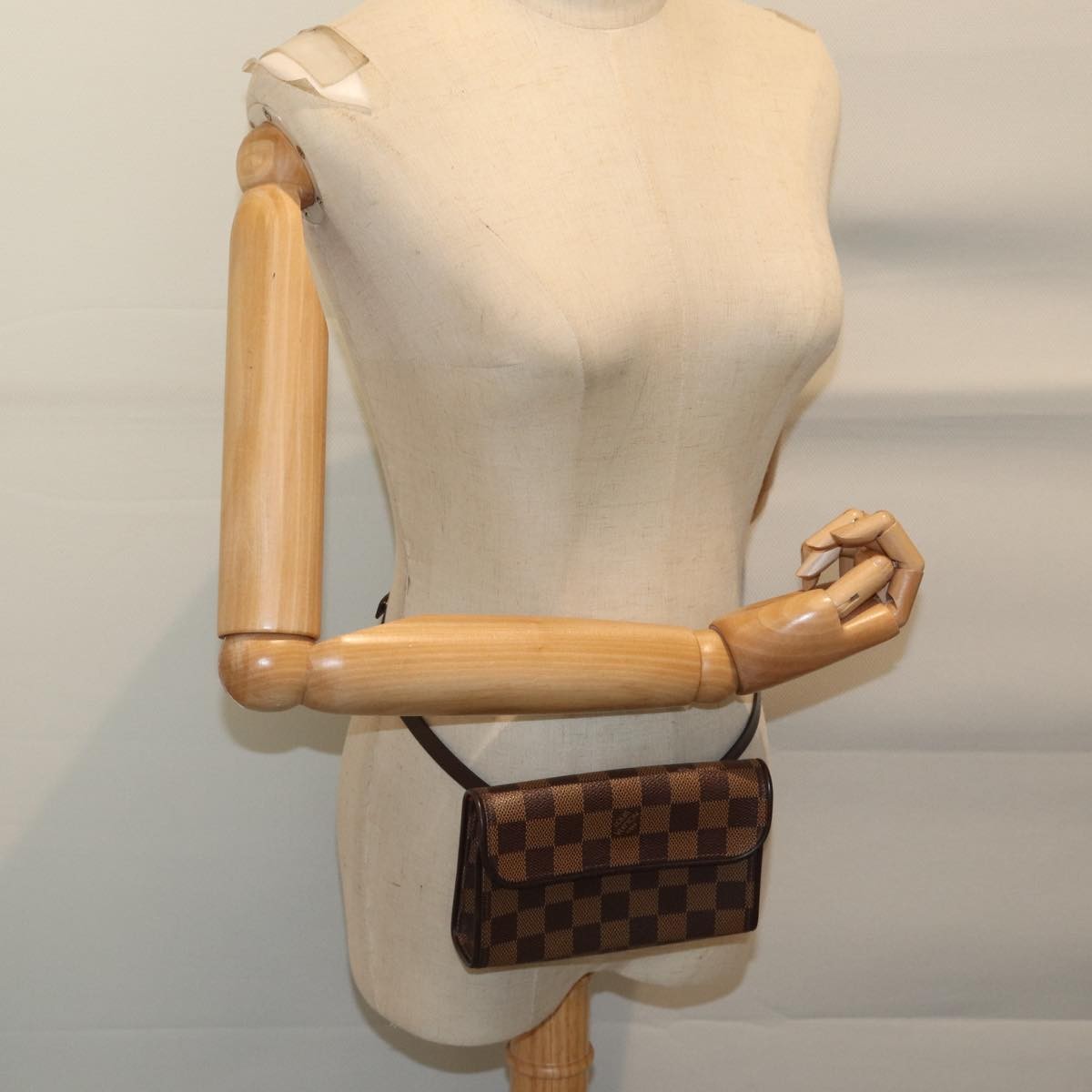Louis Vuitton Florentine Waist Bag Damier Canvas Brown Canvas Clutche & Pouche Bag (Pre-Owned)