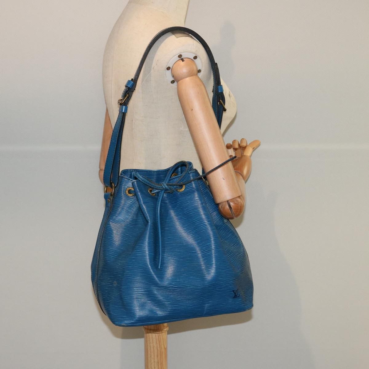 Louis Vuitton Petit Noe Handbag Epi Leather Blue Leather Shoulder Bag Bag (Pre-Owned)