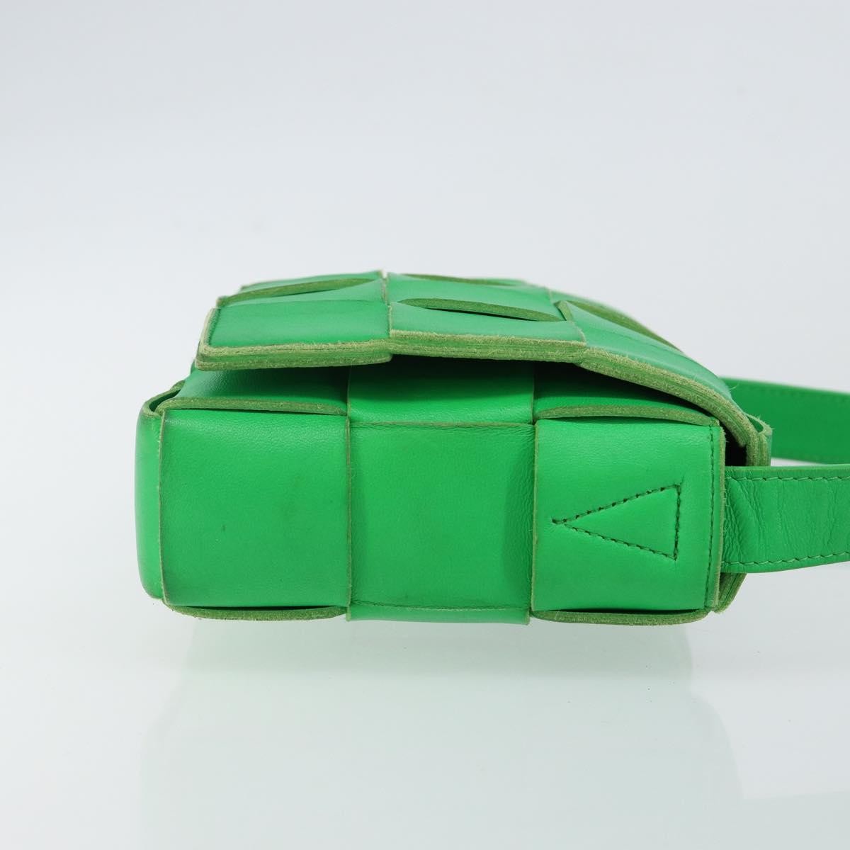 Bottega Veneta Cassette Crossbody Bag Maxi Intrecciato Leather Green Leather Bag (Pre-Owned)