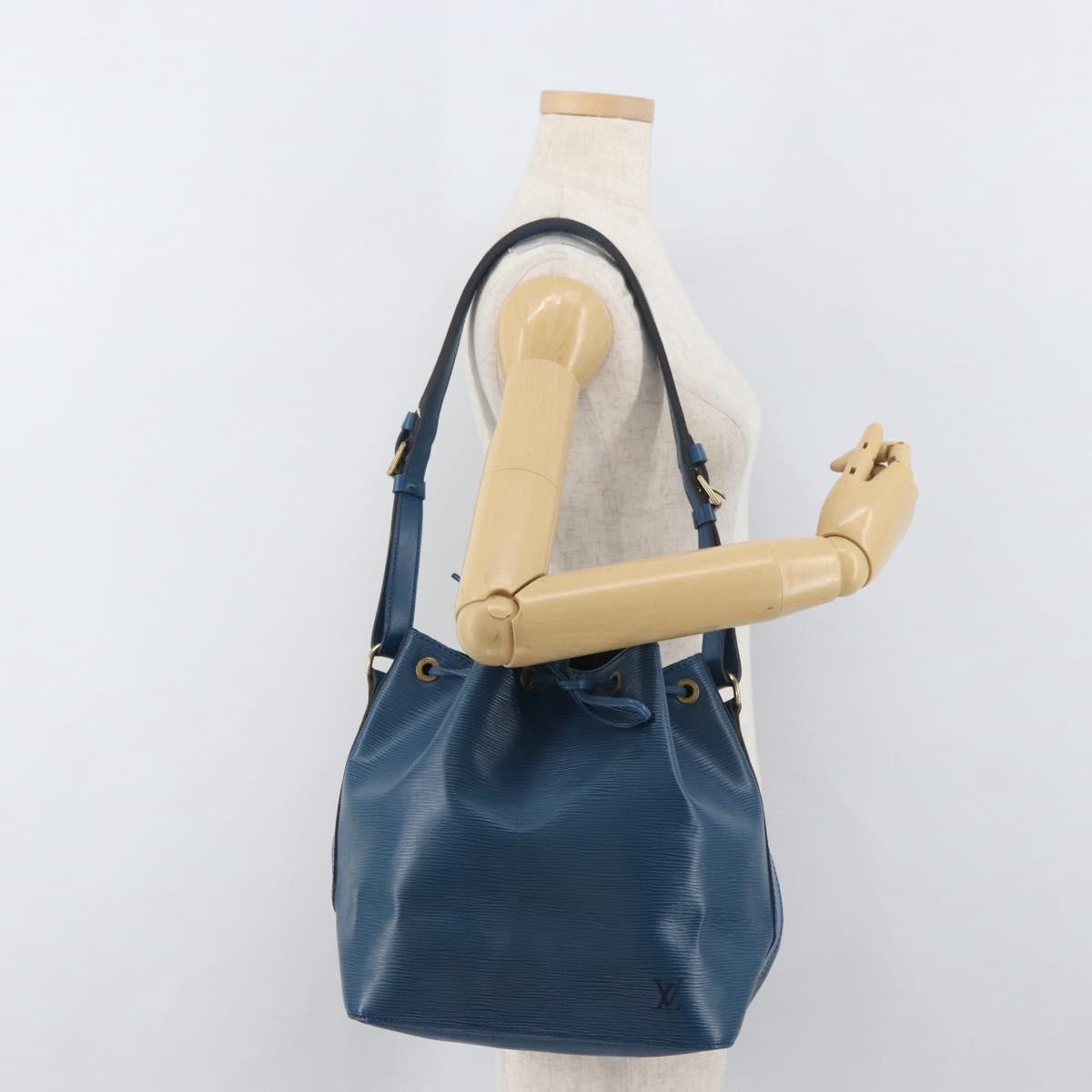Louis Vuitton Petit Noe Handbag Epi Leather Blue Leather Shoulder Bag Bag (Pre-Owned)