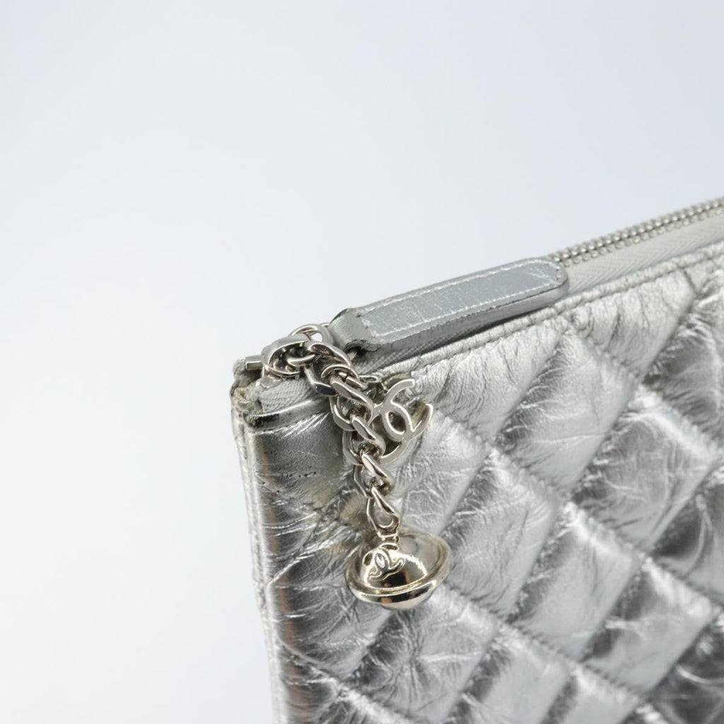 Chanel O Case Clutch Quilted Crumpled Calfskin Silver Leather Clutche & Pouche Bag (Pre-Owned)