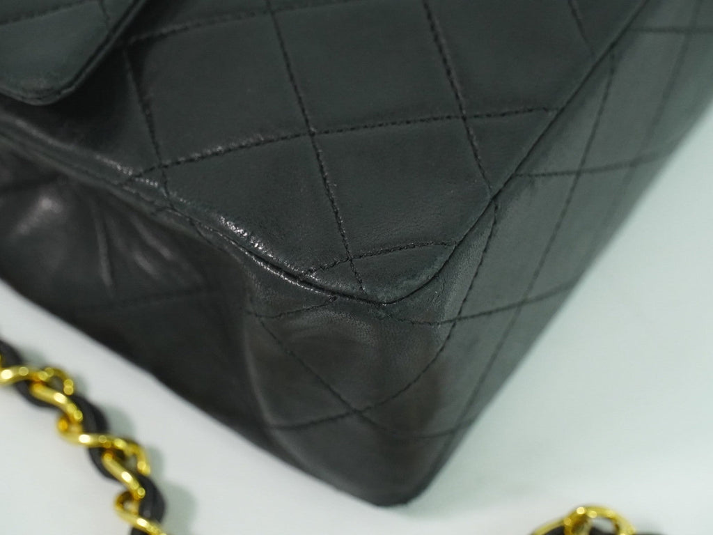 Chanel Vintage Square Classic Single Flap Bag Quilted Leather Black Leather Handbag (Pre-Owned)