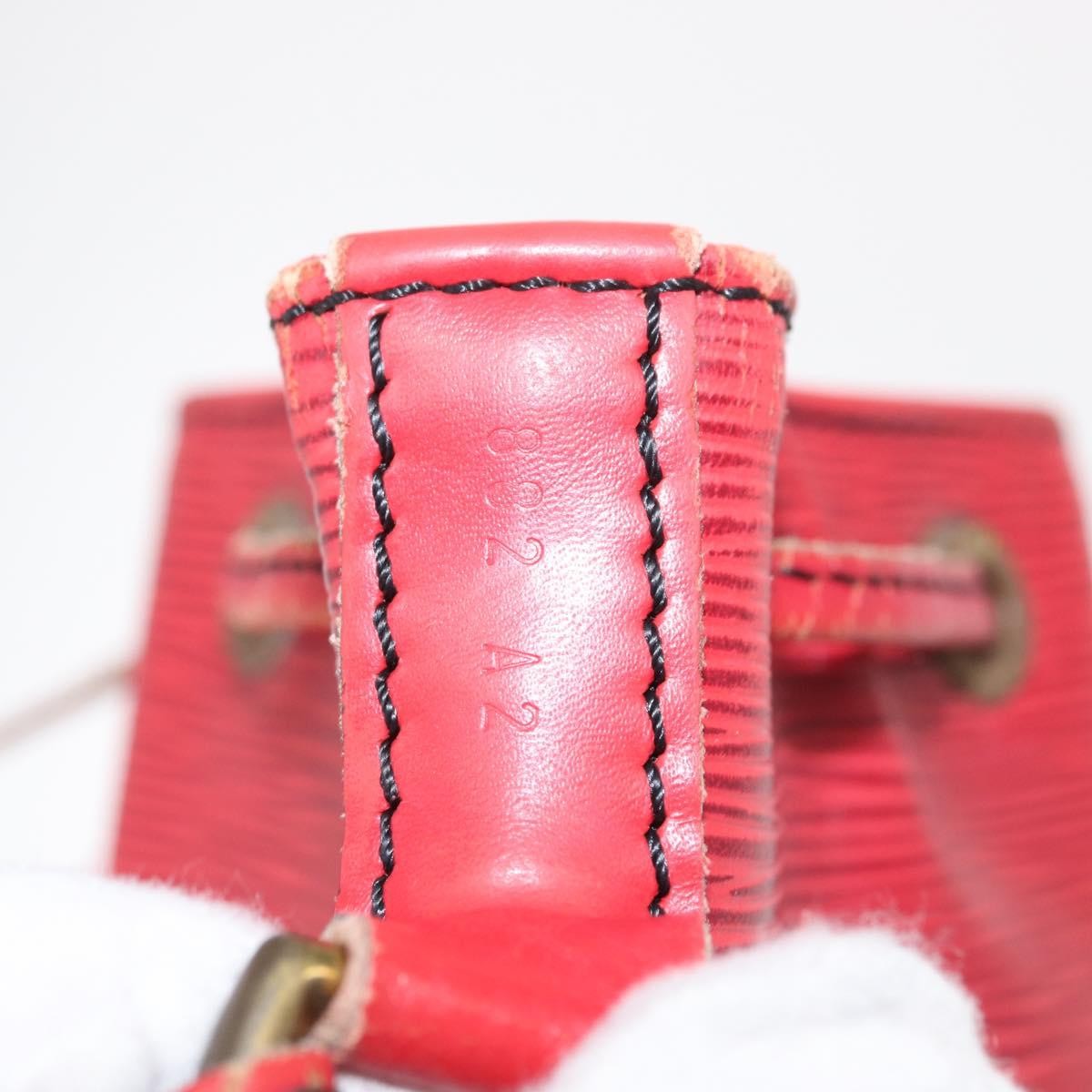 Louis Vuitton Noe Handbag Epi Leather Red Leather Shoulder Bag Bag (Pre-Owned)