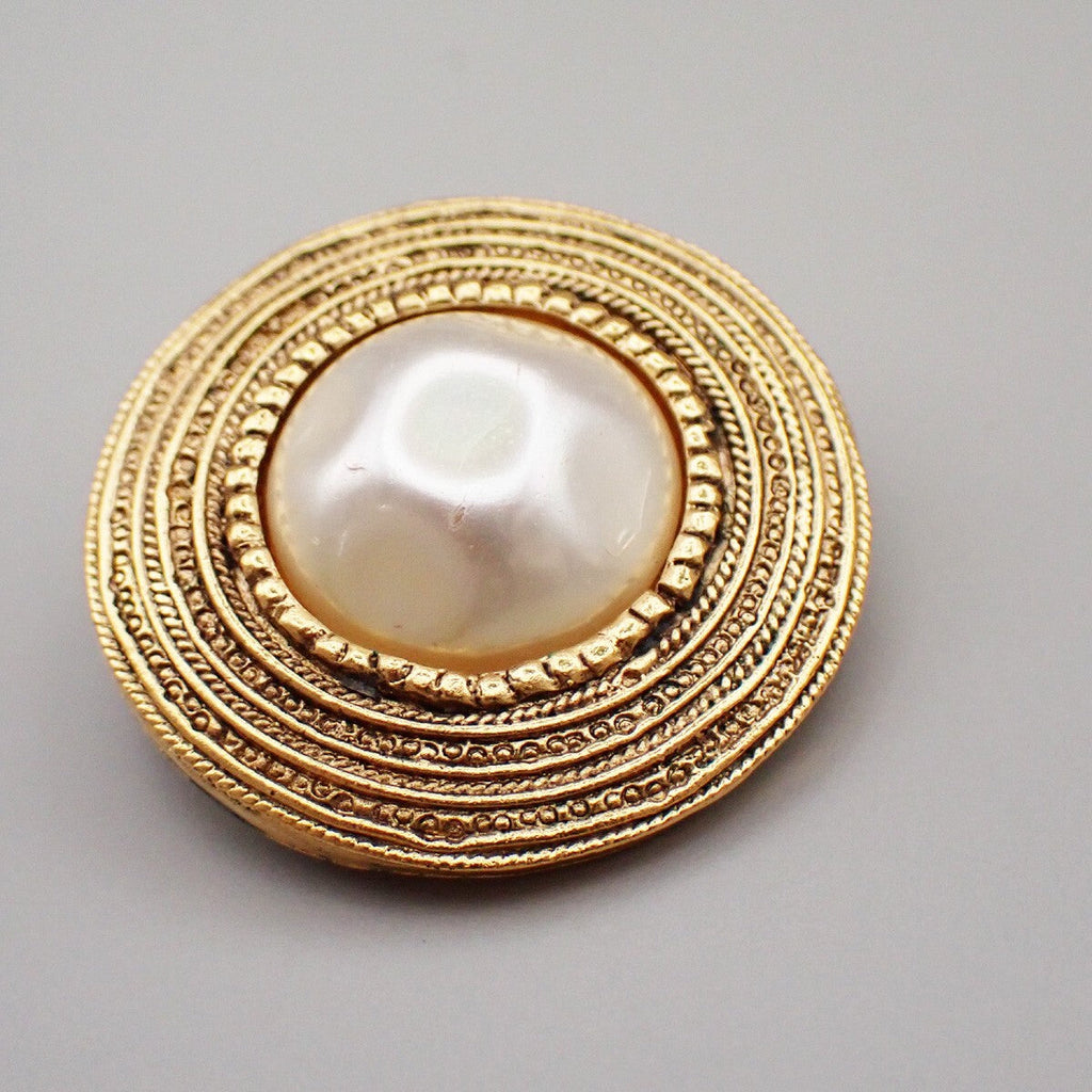 Chanel Vintage Round Clip-On Earrings Metal With Faux Pearl Gold Gold_Plated Earrings Jewelry (Pre-Owned)
