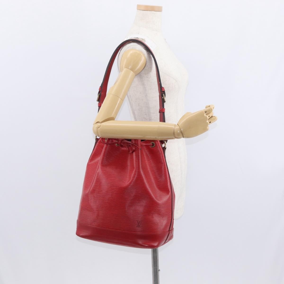 Louis Vuitton Noe Handbag Epi Leather Red Leather Shoulder Bag Bag (Pre-Owned)