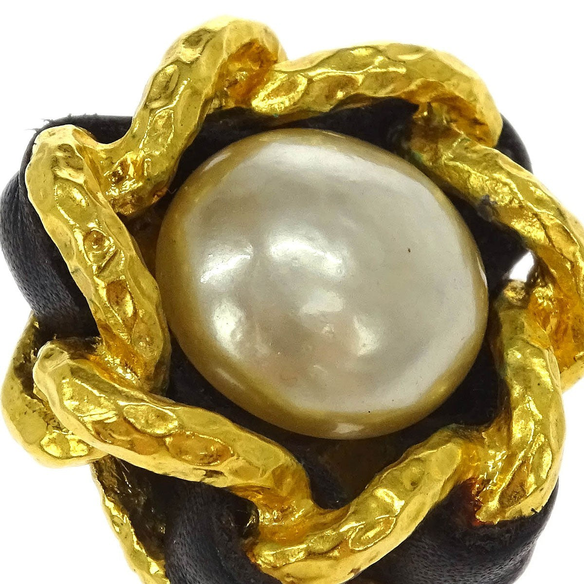 Chanel Vintage Round Clip-On Earrings Metal With Faux Pearl Gold Gold_Plated Earrings Jewelry (Pre-Owned)