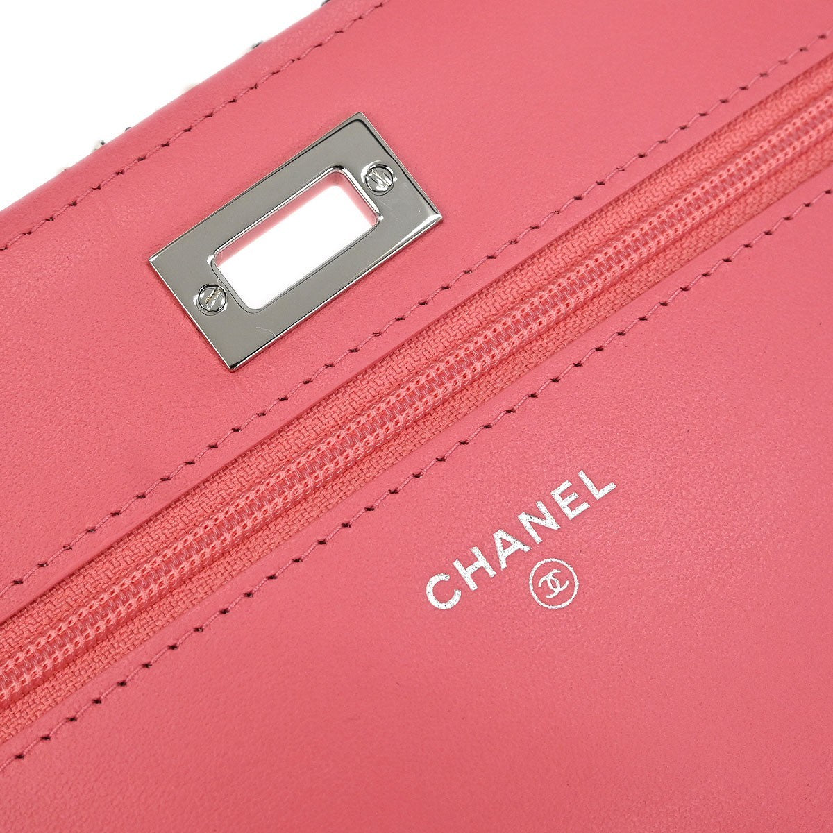 Chanel Reissue 2.55 Flap Bag Quilted Tweed With Resin Detail Pink Tweed Clutche & Pouche Bag (Pre-Owned)
