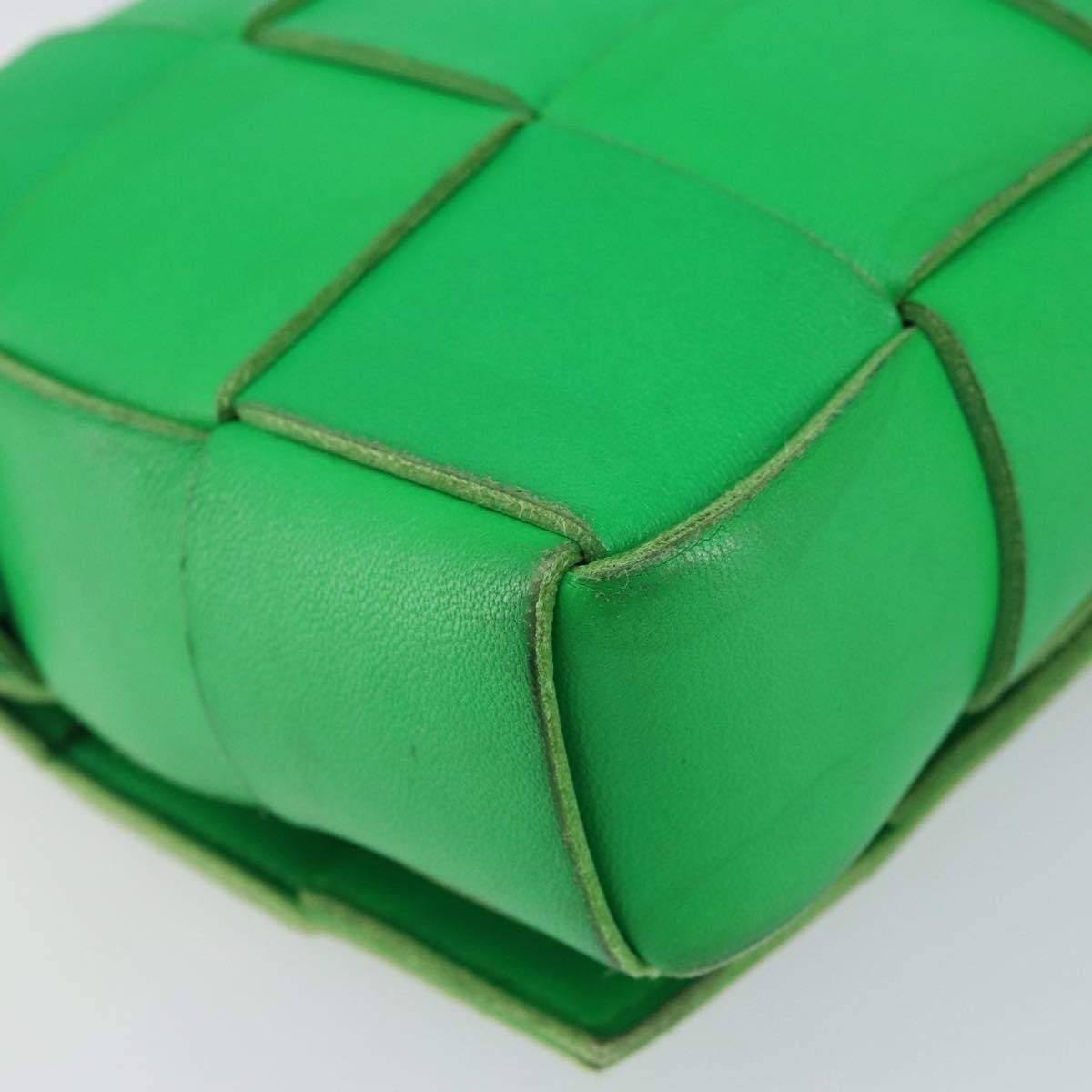 Bottega Veneta Cassette Crossbody Bag Maxi Intrecciato Leather Green Leather Bag (Pre-Owned)