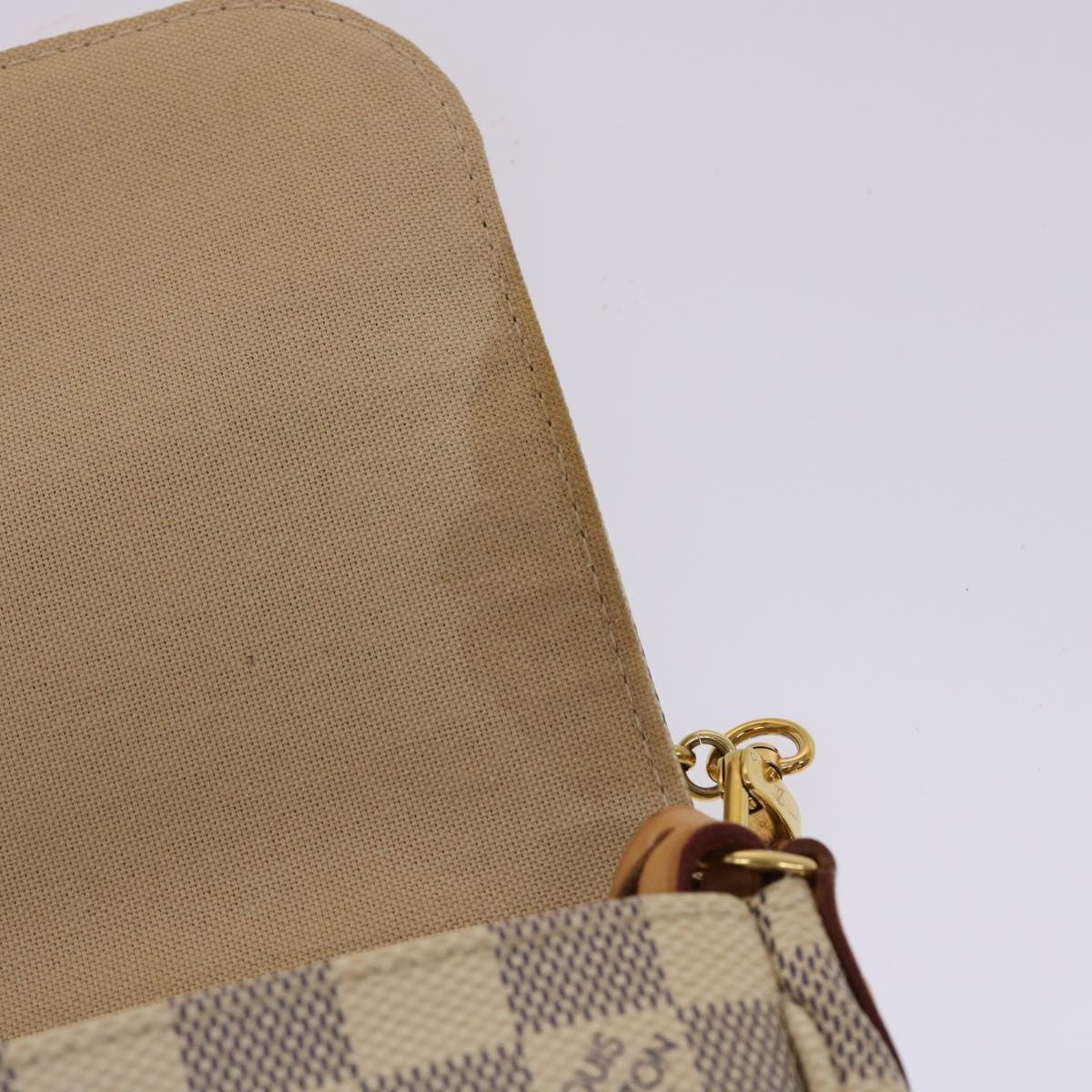 Louis Vuitton Favorite Handbag Damier White Canvas Clutche & Pouche Bag (Pre-Owned)