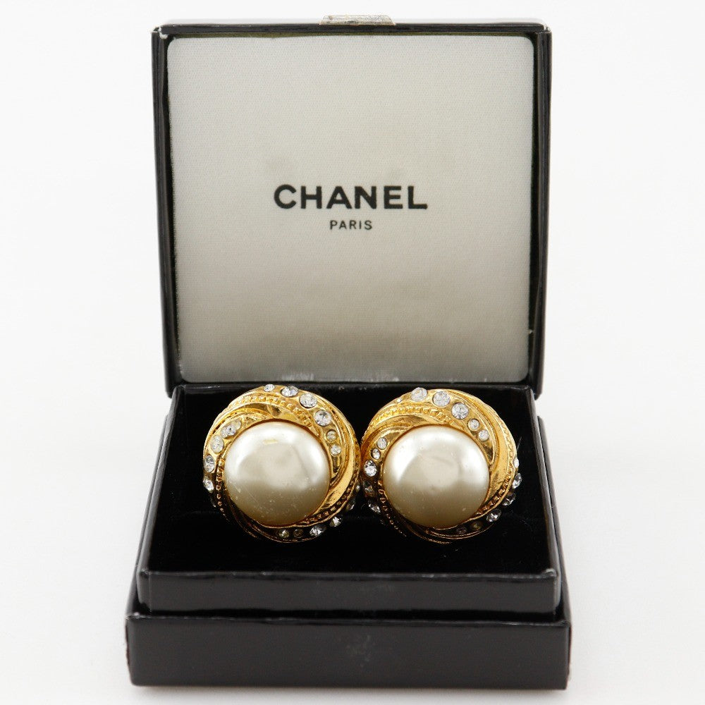 Chanel Vintage Round Clip-On Earrings Metal With Faux Pearl Gold Gold_Plated Earrings Jewelry (Pre-Owned)