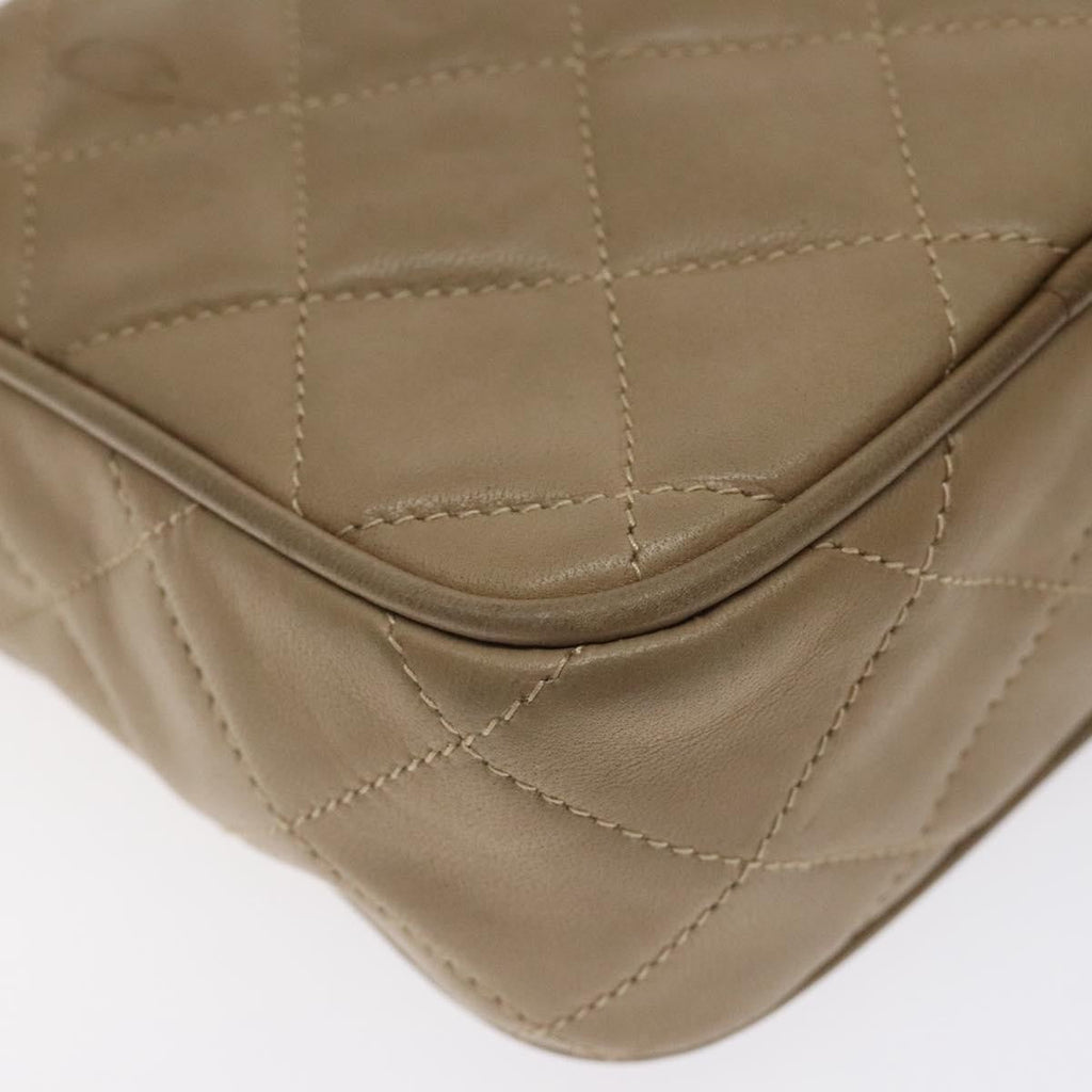 Chanel Vintage Diamond Cc Camera Bag Quilted Leather Beige Leather Shoulder Bag Bag (Pre-Owned)