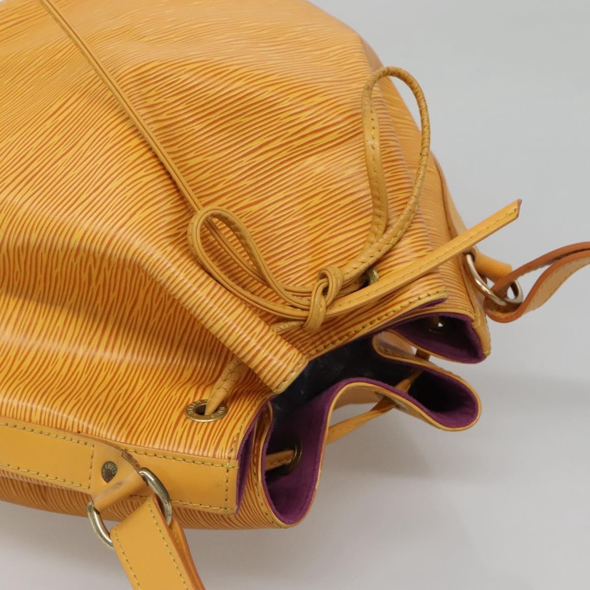 Louis Vuitton Noe Handbag Epi Leather Yellow Leather Bag (Pre-Owned)
