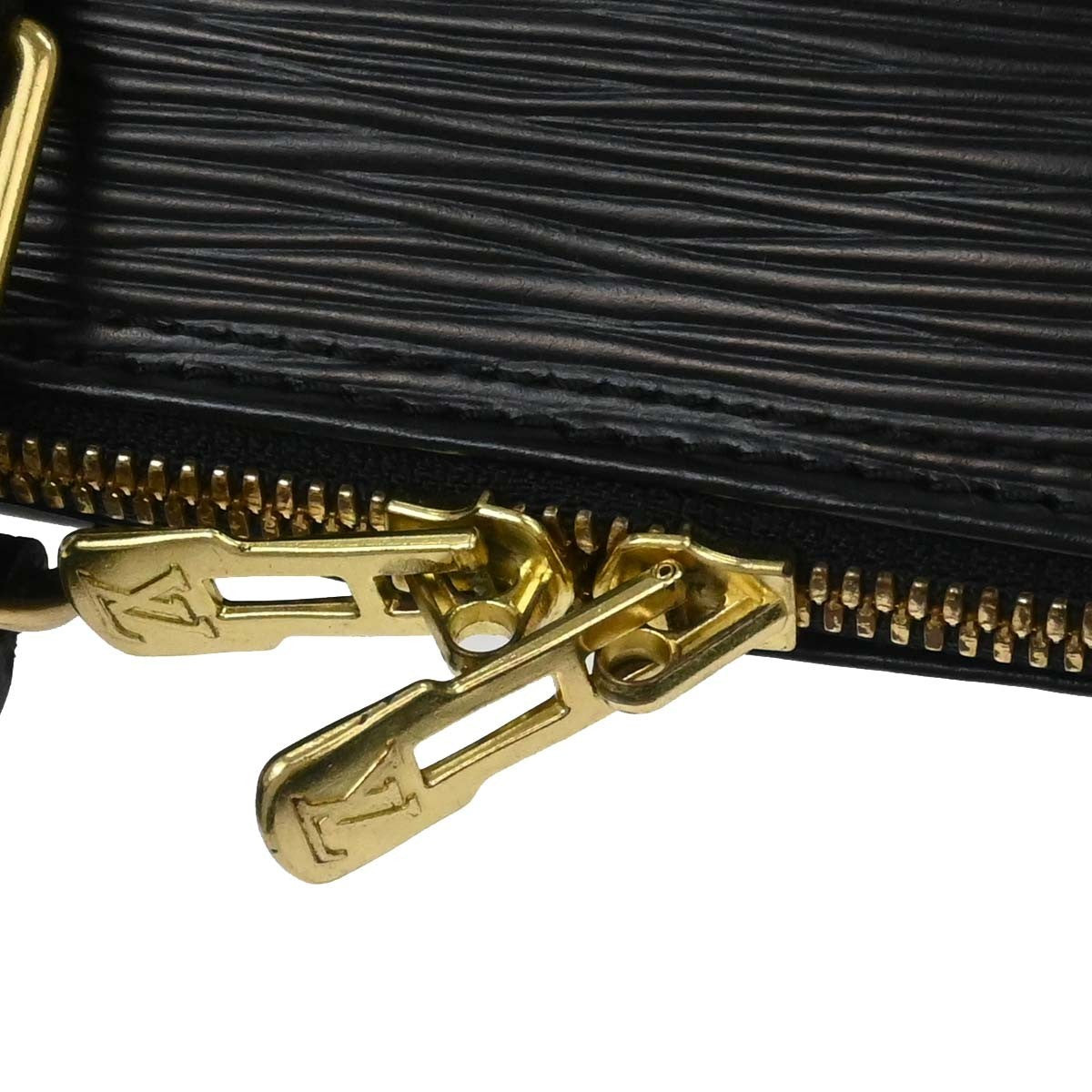 Louis Vuitton Alma Handbag Epi Leather Black Leather Handbag (Pre-Owned)